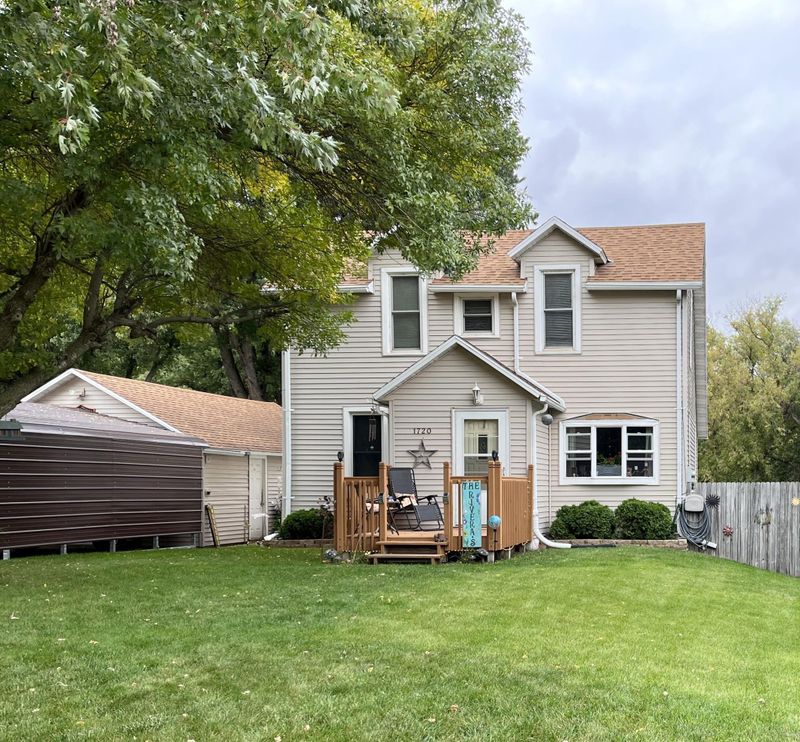 1720 Langley St, Windom, MN 56101