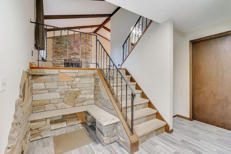 6656 Gettysburg Ave N, Brooklyn Park, MN 55428