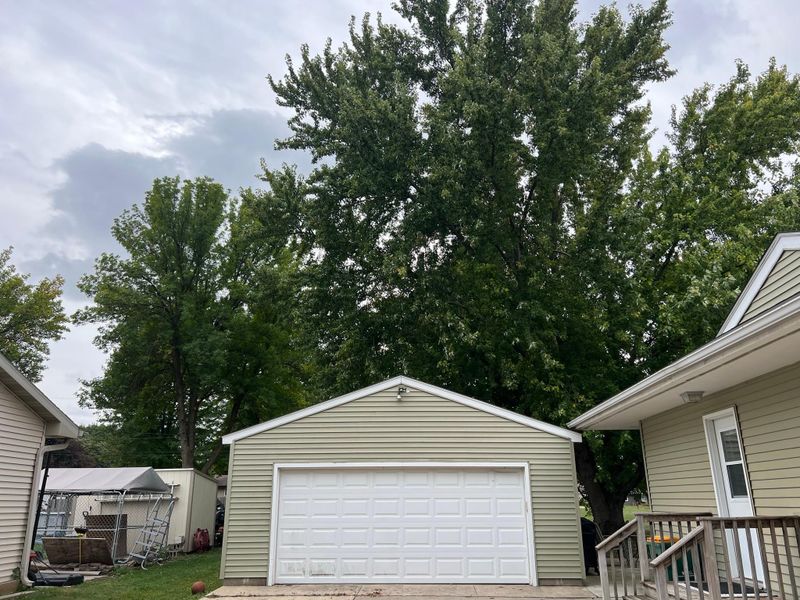 420 4th St NW, New Richland, MN 56072
