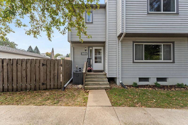 3454 Highlander Dr, Eagan, MN 55122