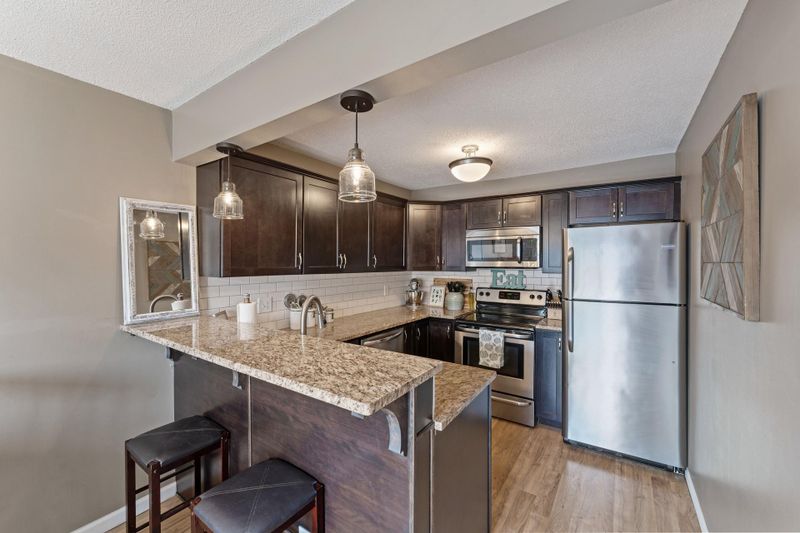 3454 Highlander Dr, Eagan, MN 55122