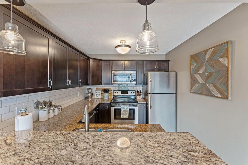 3454 Highlander Dr, Eagan, MN 55122