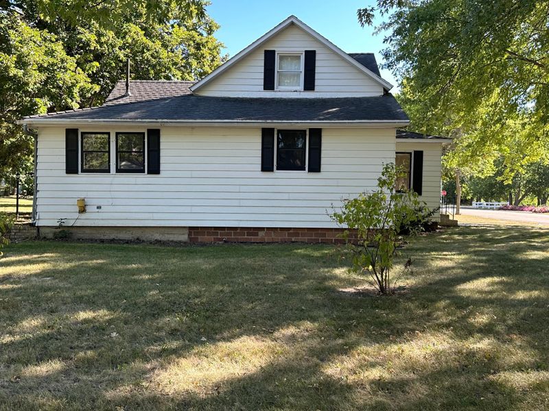 122 N Bruce St, Ivanhoe, MN 56142