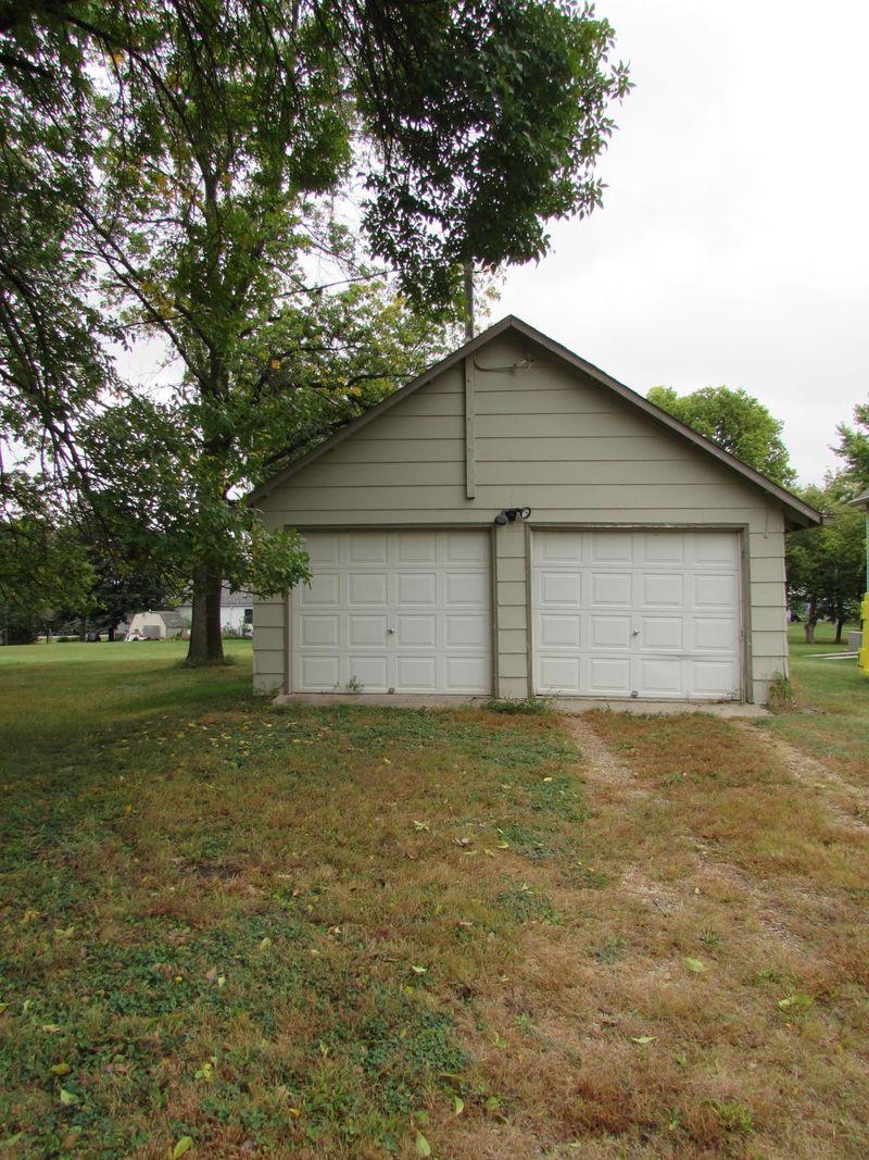 12 Elm Rd, Fairmont, MN 56031