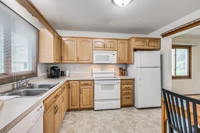 561 Pleasure Creek Dr, Blaine, MN 55434