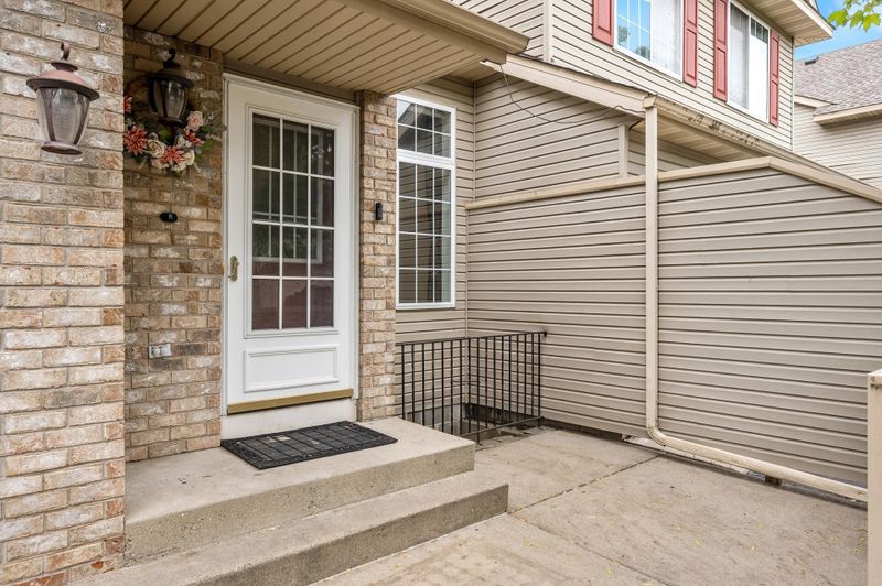 9847 Hamlet Ln S, Cottage Grove, MN 55016