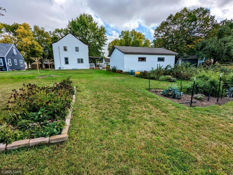 708 S 10th St, Olivia, MN 56277