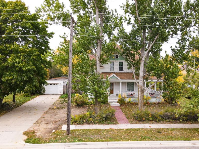 302 2nd St NW, Bertha, MN 56437