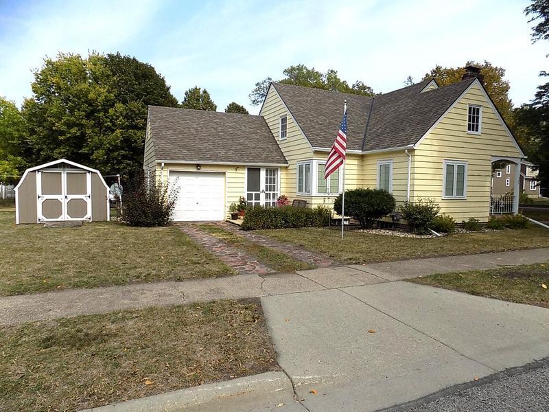 502 N Carver St, Winthrop, MN 55396
