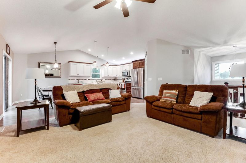 302 8th Ave SE, Isanti, MN 55040