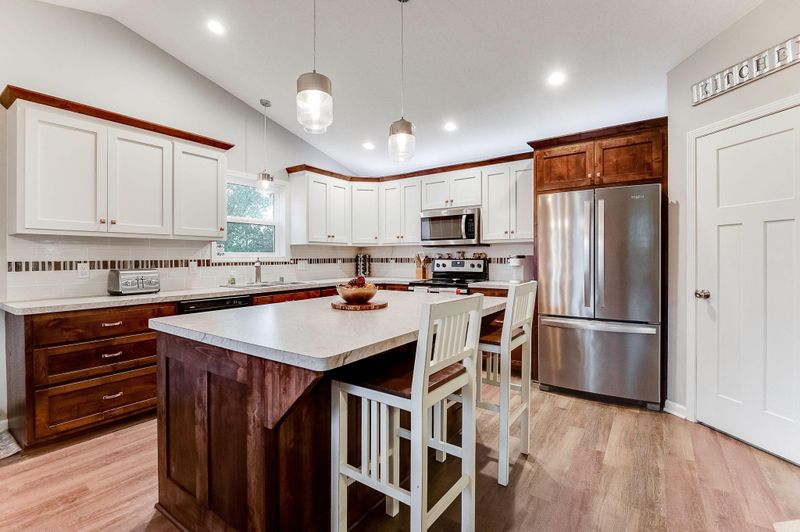 302 8th Ave SE, Isanti, MN 55040