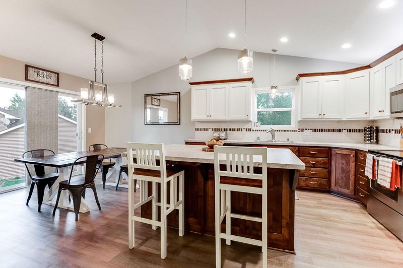 302 8th Ave SE, Isanti, MN 55040