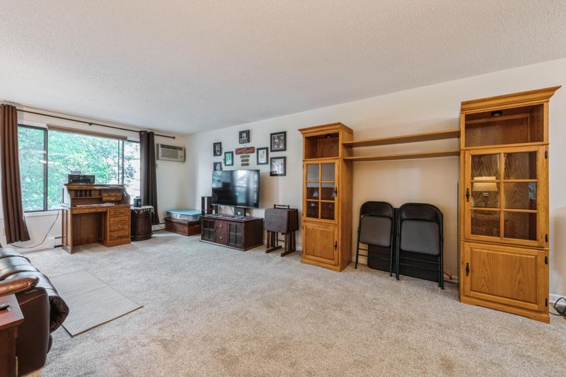 3917 Heritage Hills Dr #109, Bloomington, MN 55437