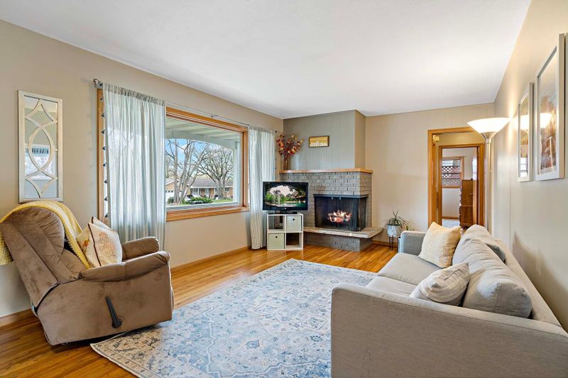 505 Hemlock Dr, Burnsville, MN 55337