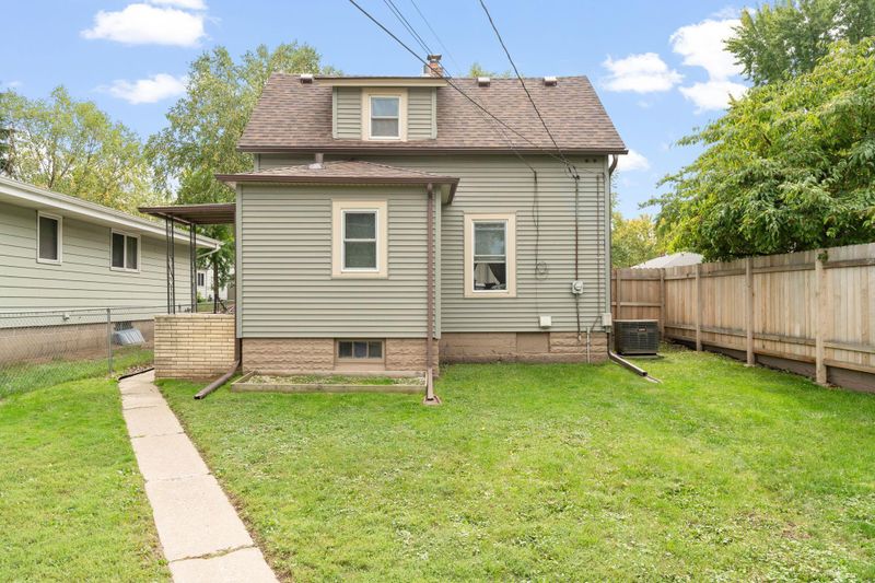 1099 Cook Ave E, Saint Paul, MN 55106