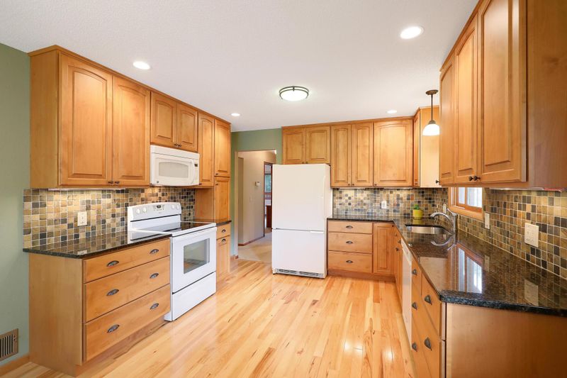 1453 Crest Dr, Chaska, MN 55318