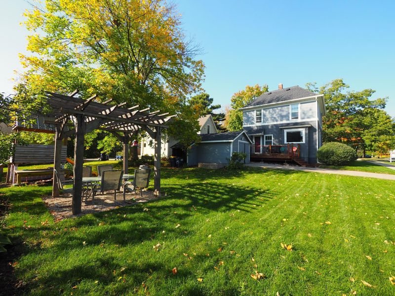 216 6th St E, Northfield, MN 55057