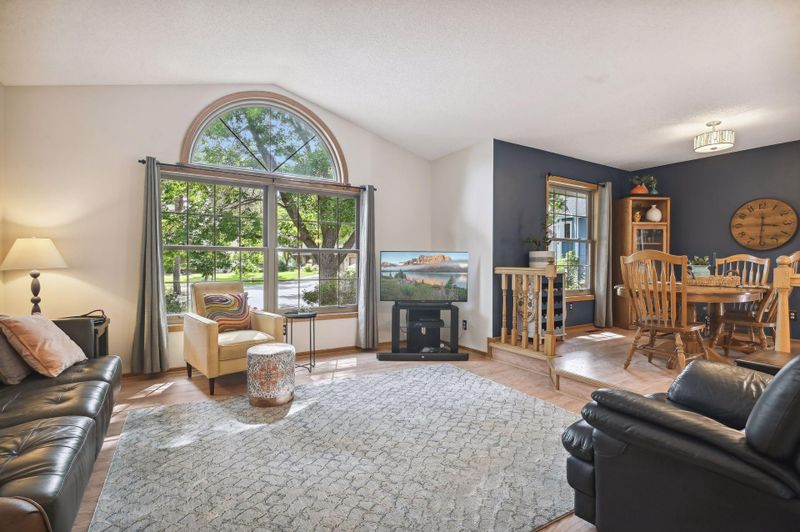 9438 Parkside Ct, Champlin, MN 55316