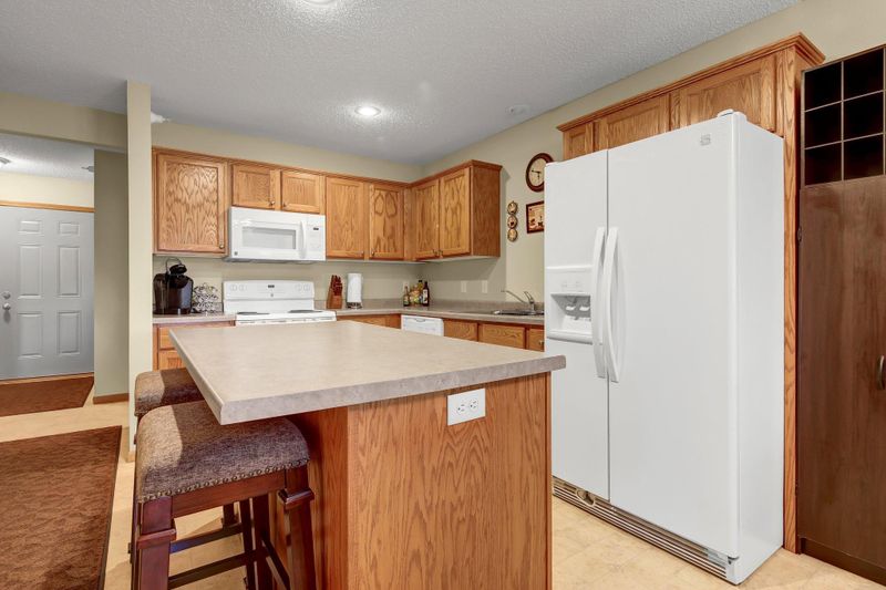 1061 Manor Ct, Saint Cloud, MN 56303
