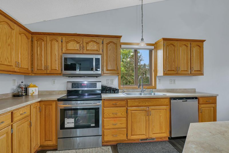 4 Sun Cir, Saint Cloud, MN 56301