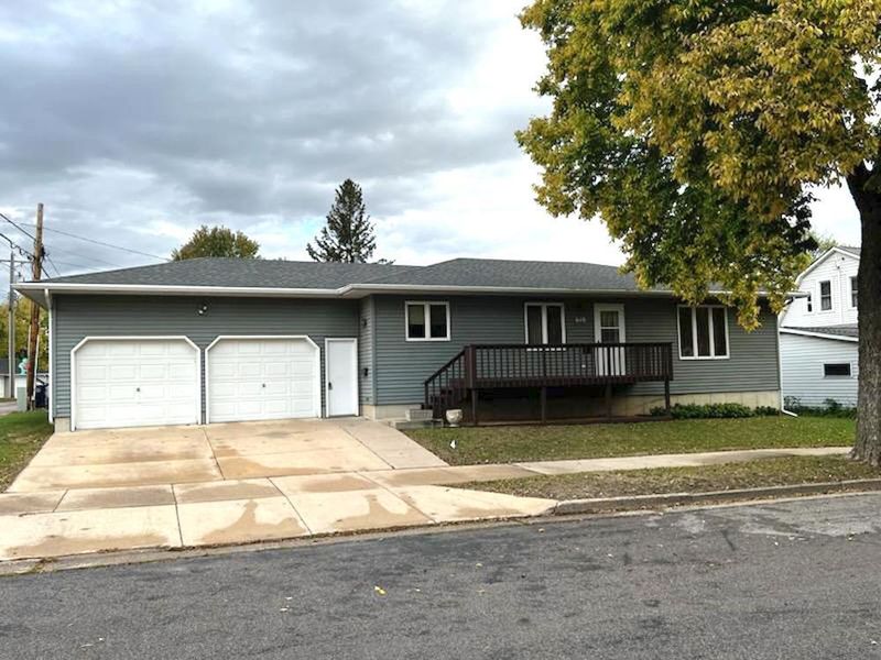 610 10th St N, New Ulm, MN 56073