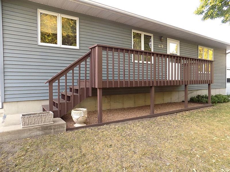 610 10th St N, New Ulm, MN 56073