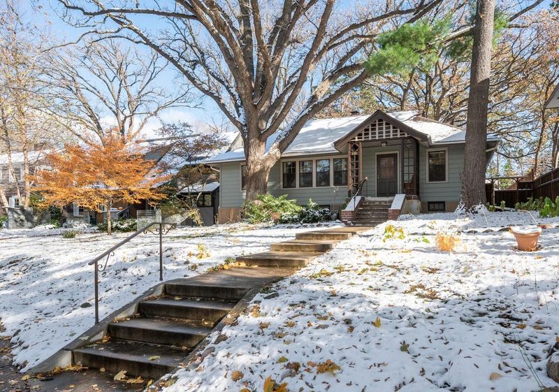 1414 Hythe St, Saint Paul, MN 55108