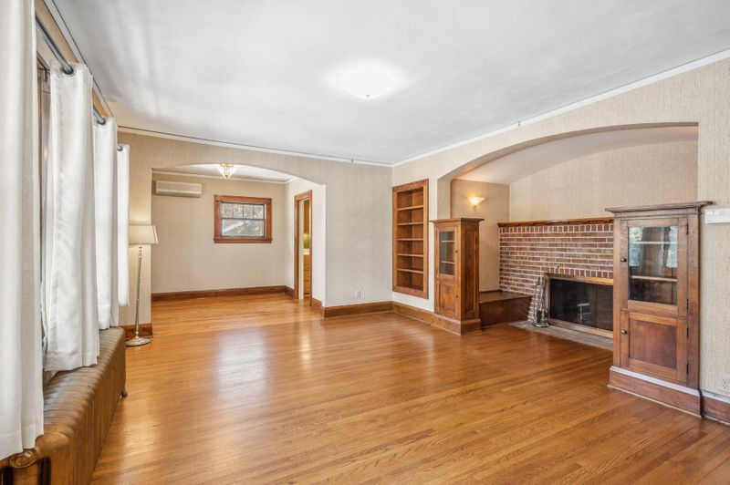 1414 Hythe St, Saint Paul, MN 55108