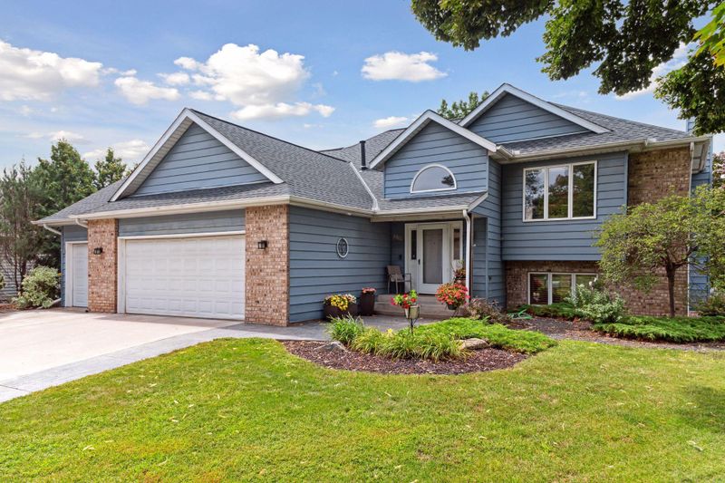 2901 Valento Ln, Little Canada, MN 55117