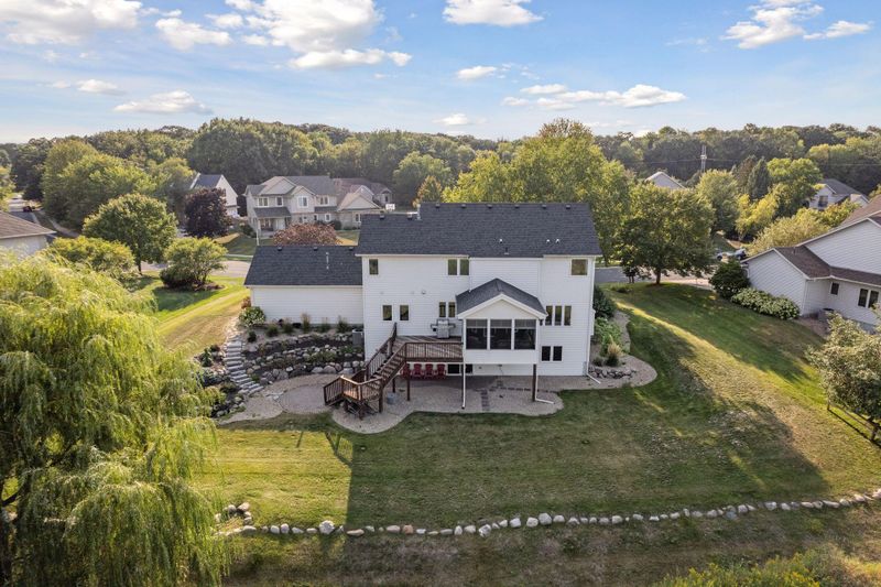 8305 Stone Creek Dr, Chanhassen, MN 55317