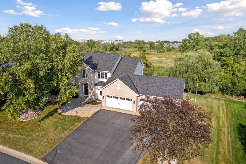 8305 Stone Creek Dr, Chanhassen, MN 55317