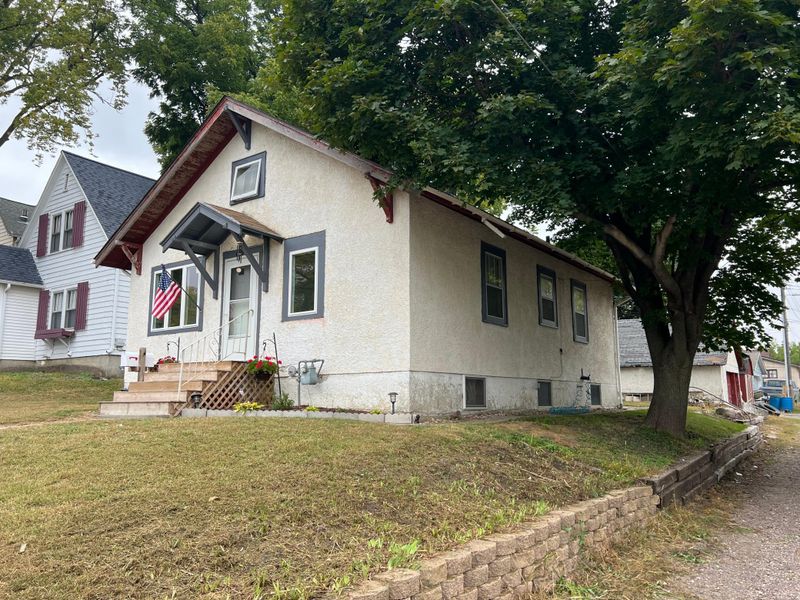 609 E 2nd St, Fairmont, MN 56031