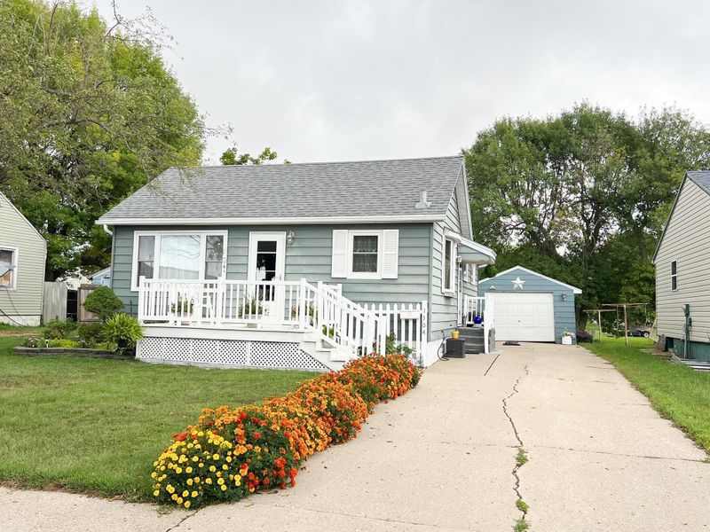 1304 Omaha Ave, Worthington, MN 56187