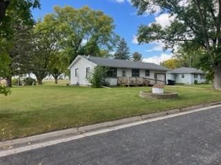 280 7th St W, Hector, MN 55342