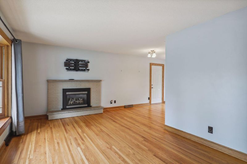 1665 E Old Shakopee Rd, Bloomington, MN 55425