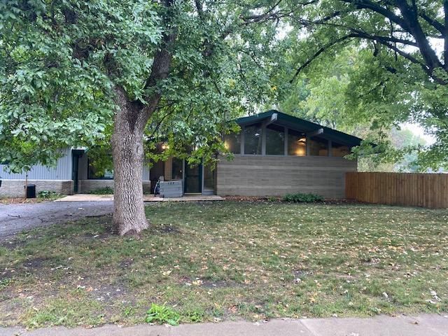 724 Stoughton Ave, Chaska, MN 55318