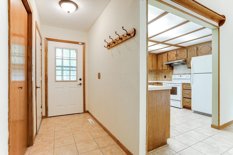 1556 Lois Dr, Shoreview, MN 55126