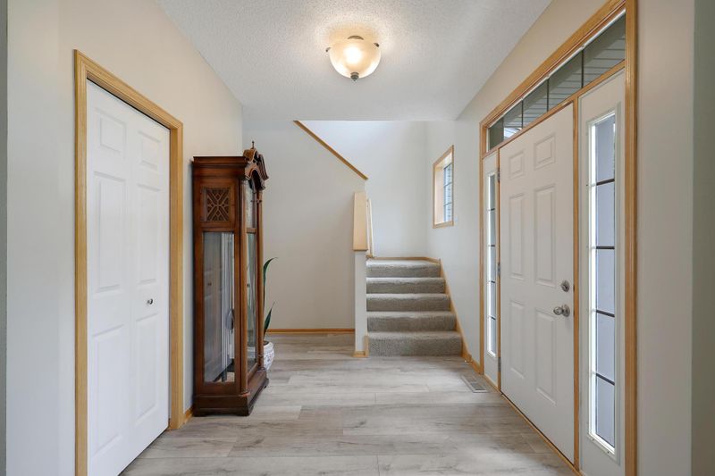2028 Schoolmaster Dr, Chaska, MN 55318