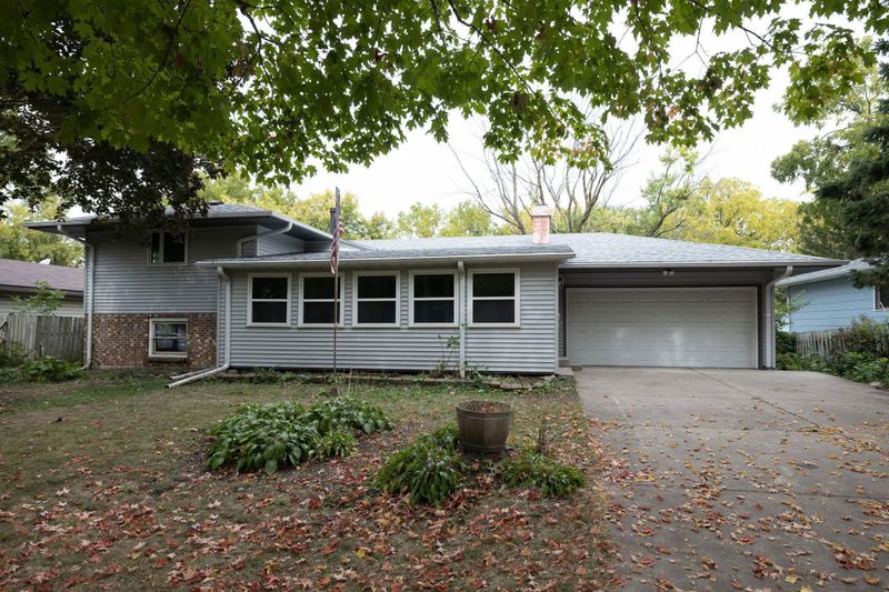 2421 1st Ave E, North Saint Paul, MN 55109
