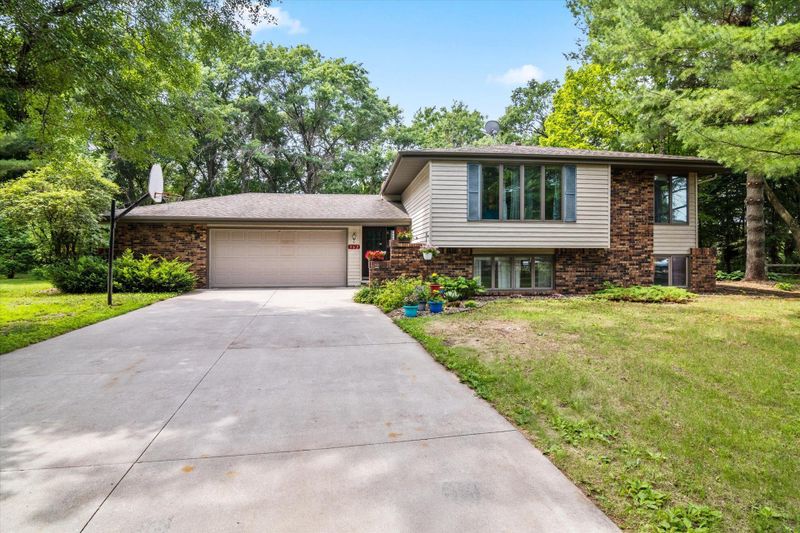 562 River Hills Dr, River Falls, WI 54022