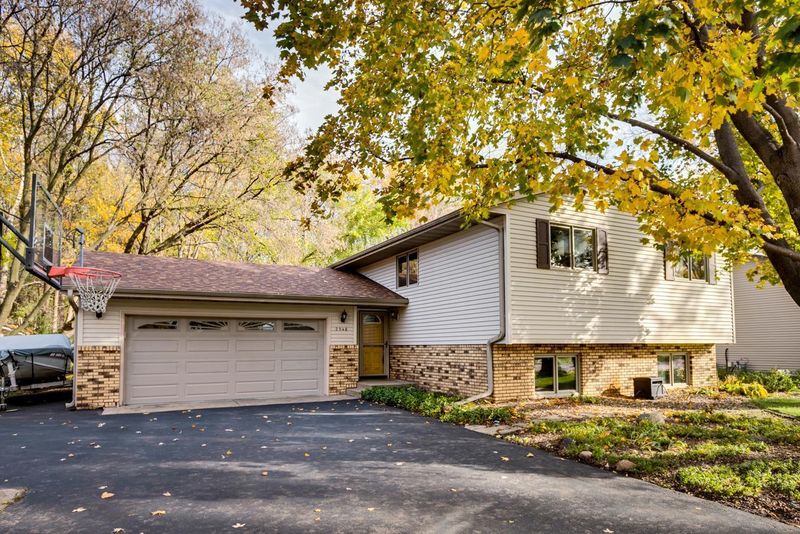2948 Greenbrier St, Little Canada, MN 55117