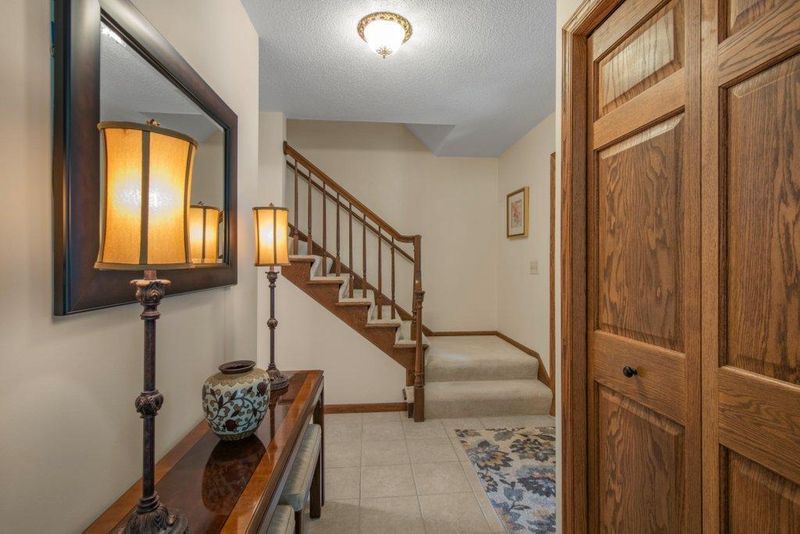 10256 Pilgrim Ln N, Maple Grove, MN 55369