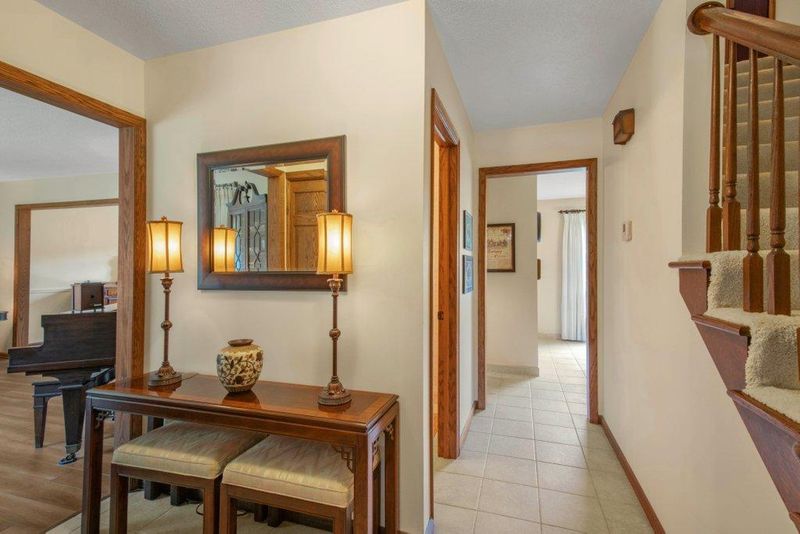 10256 Pilgrim Ln N, Maple Grove, MN 55369
