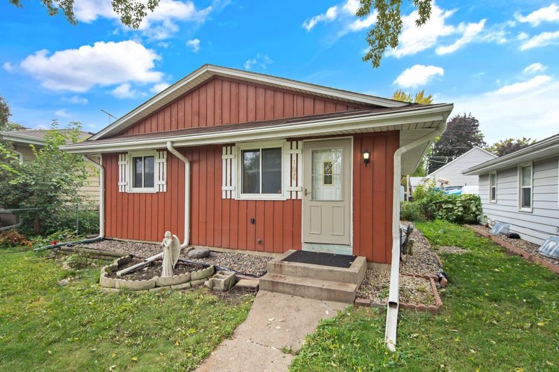 1626 Pacific St, Saint Paul, MN 55106