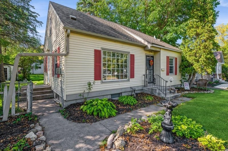 1239 5th Ave, Anoka, MN 55303
