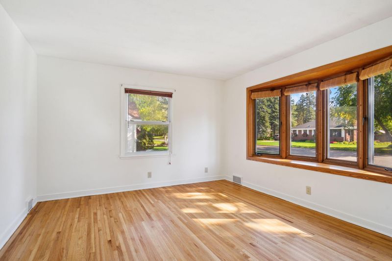 761 Lovell Ave, Roseville, MN 55113