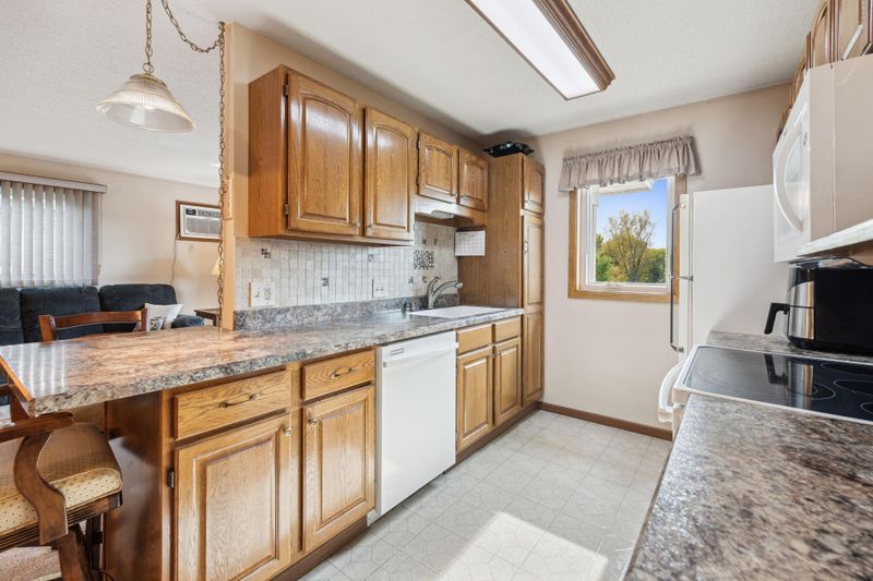 3255 80th St E #106, Inver Grove Heights, MN 55076