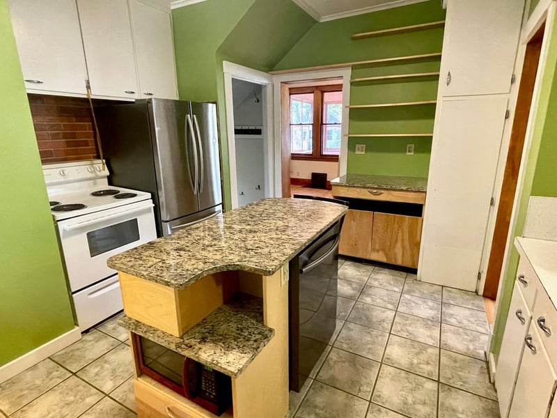 614 11th St E, Menomonie, WI 54751