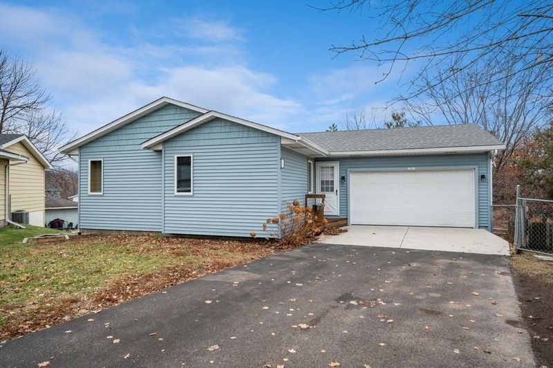 991 Hammer Ave, Saint Paul, MN 55106