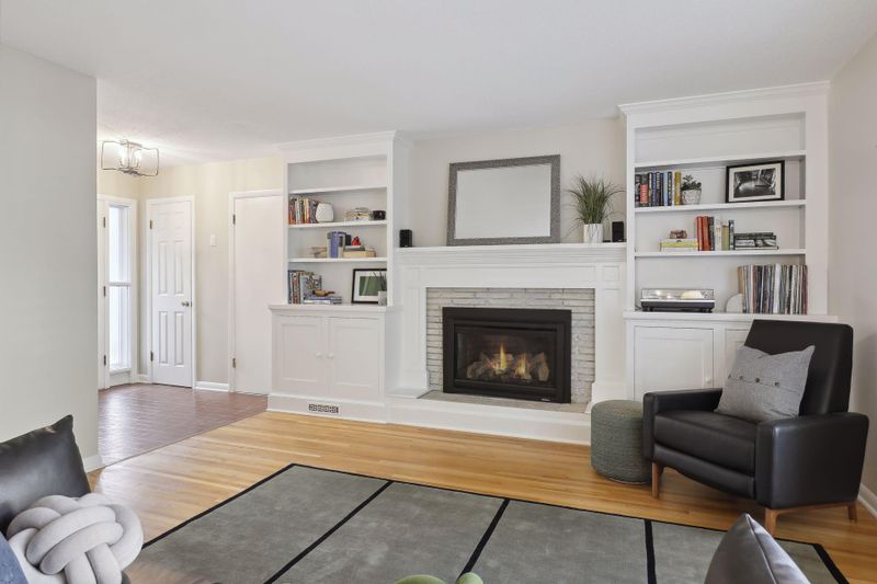 6017 Shane Dr, Edina, MN 55439